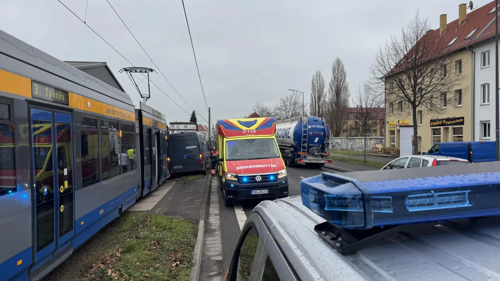 Aufgrund des Unfalls kommt es auf der B87 zu größeren Problemen. (Foto: Daniel Große)