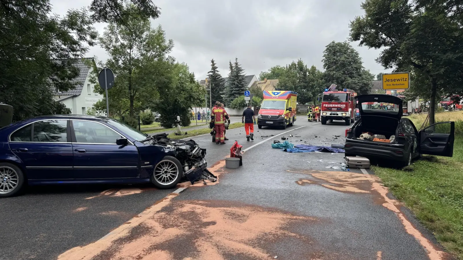 Bei einem Unfall wurden am Sonnabend in Jesewitz mehrere Menschen verletzt.  (Foto: Daniel Große)