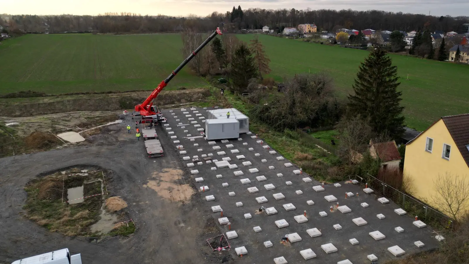 Die ersten vier Container wurden heute angeliefert. (Foto: Daniel Große)