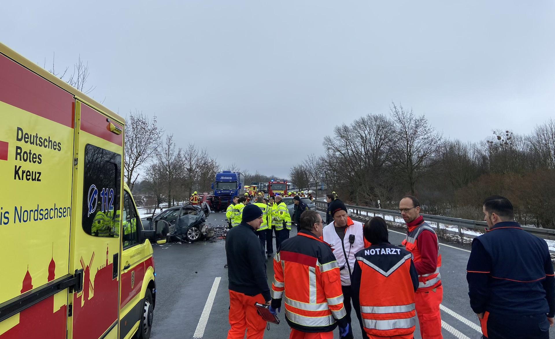 Schwerer Verkehrsunfall Auf Der B87 Mit Mehreren Toten Und Verletzten ...