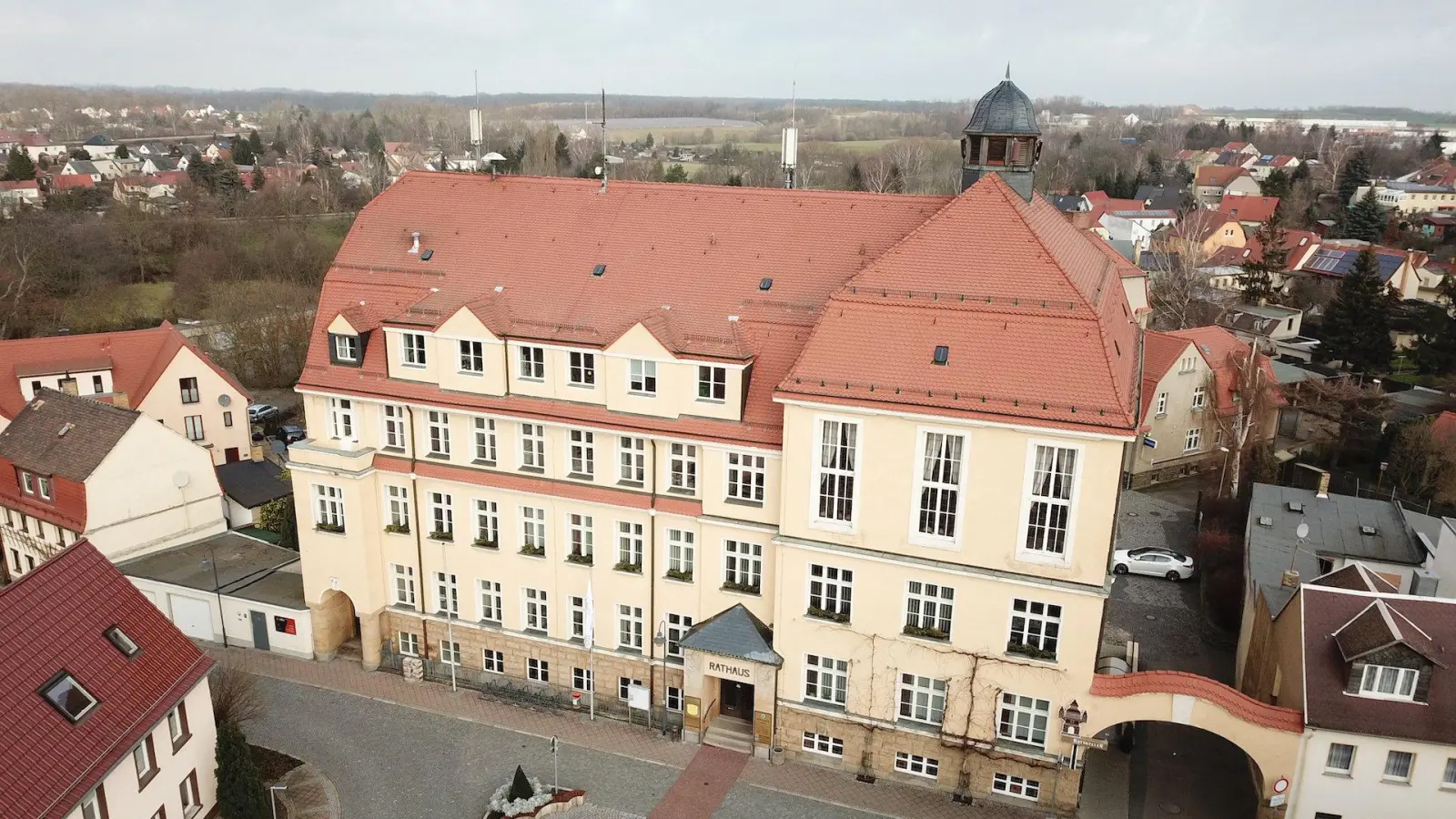 Das Tauchaer Rathaus. Foto: Nick Liebold (Foto: taucha-kompakt.de)