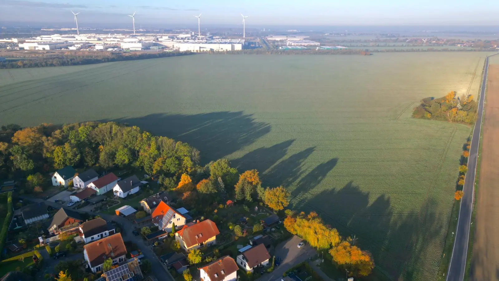 Um diesen Acker zwischen Merkwitz und dem BMW-Areal geht es. (Foto: Daniel Große)