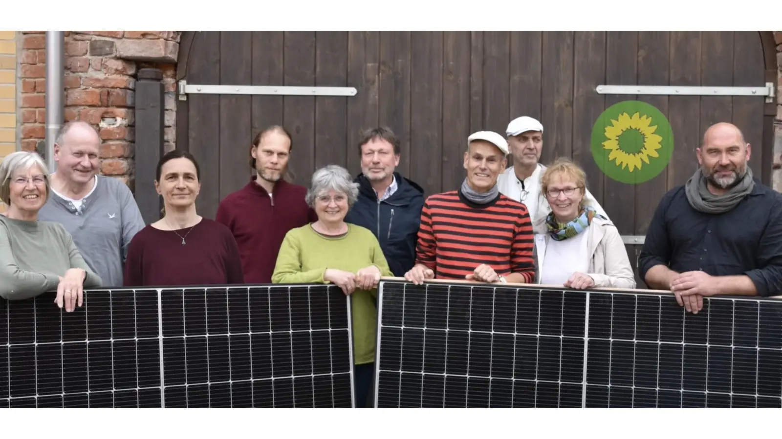 Karin Bauer, Jens Rühling (Kreistag), Barbara Kolditz, Robert Stiehler, Christine Rademacher (Kreistag), Hartmut Nevoigt, Fridtjof Erbs, Andreas Wugk, Steffi Jentho, Axel Weinert (v.l.n.r.) (Screenshot: https://gruene-nordsachsen.de/taucha/)