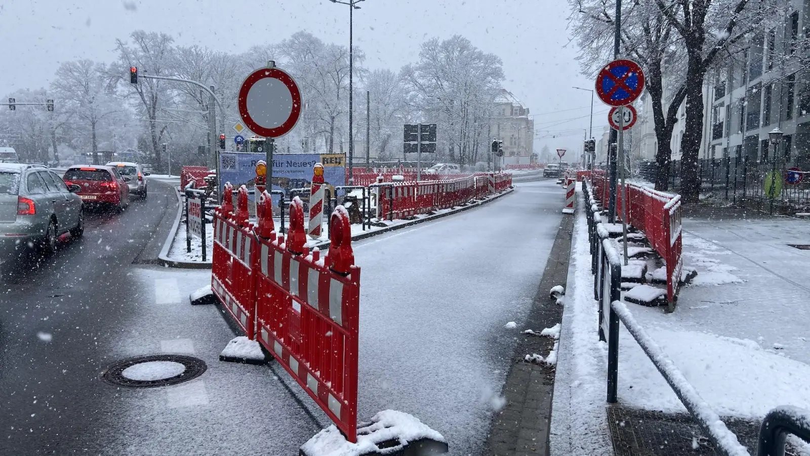 Aus Richtung Ampelkreuzung ist die Zufahrt zur Portitzer Straße aktuell nicht möglich. (Foto: taucha-kompakt.de)