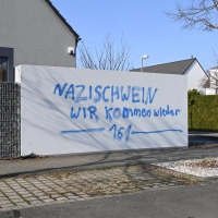 Dieser Spruch wurde an eine Hauswand in Engelsdorf gesprüht. (Foto: Anke Brod)
