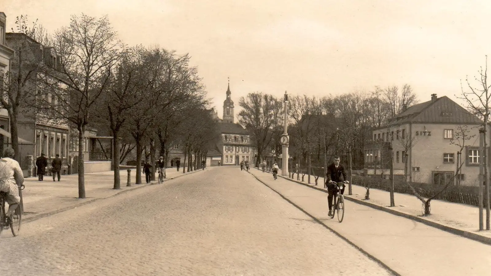 Die Leipziger Straße mit dem ehemaligen Café Sitz. (Repro: Museum Taucha)