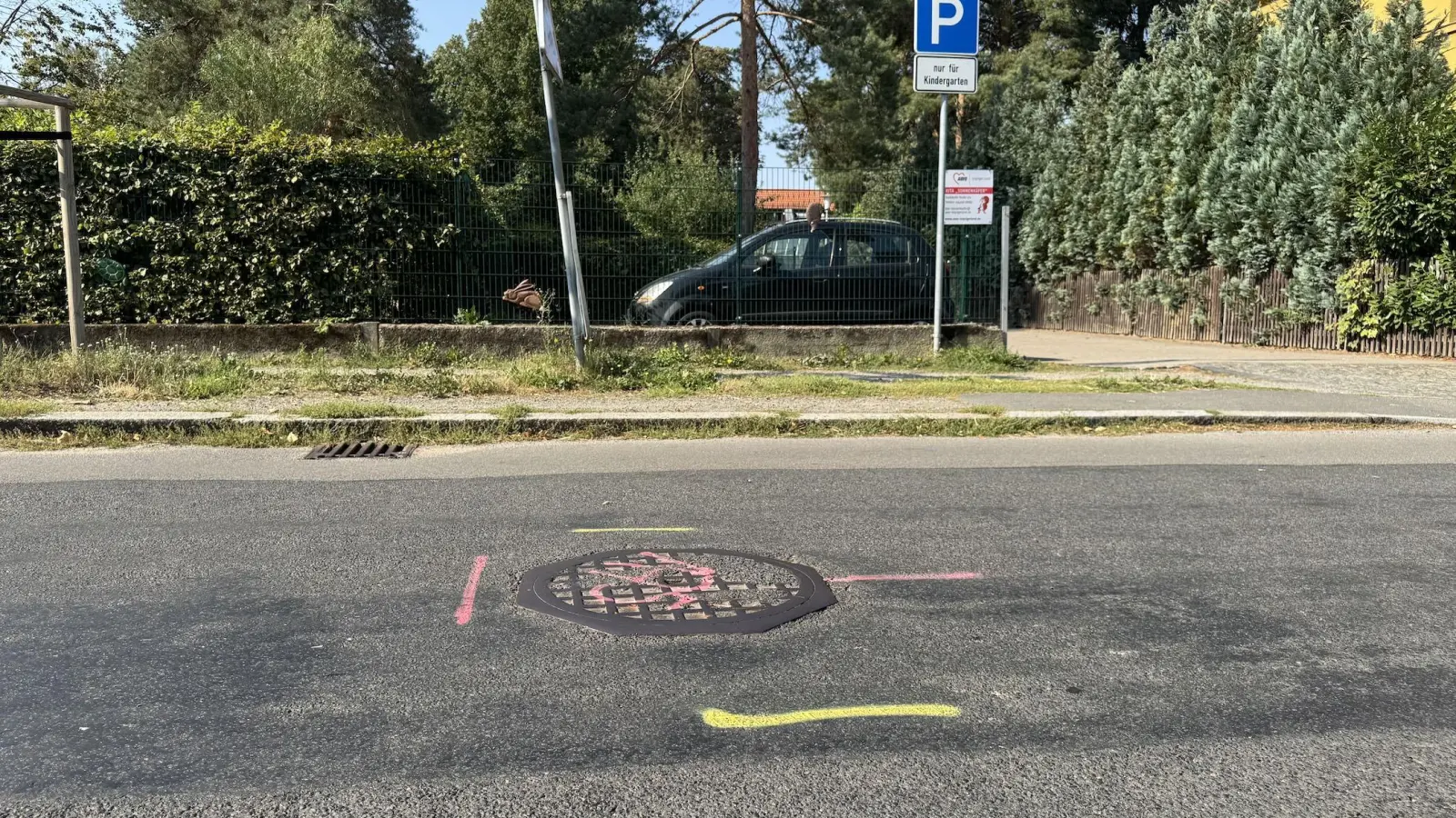 Der Schacht befindet sich auf Höhe der Kita Sonnenkäfer. (Foto: Daniel Große)