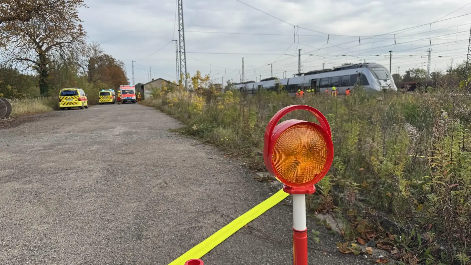 Feuerwehr, Notarzt, Rettungssanitäter und weitere Rettungskräfte waren im Einsatz. (Foto: Daniel Große)