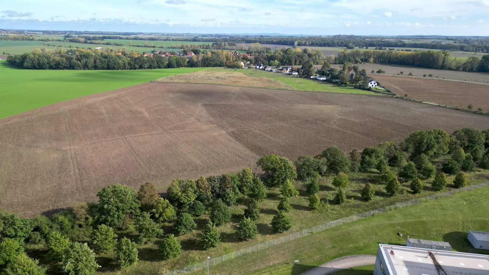 Blick aus Richtung BMW-Allee nach Merkwitz (Foto: taucha-kompakt.de)