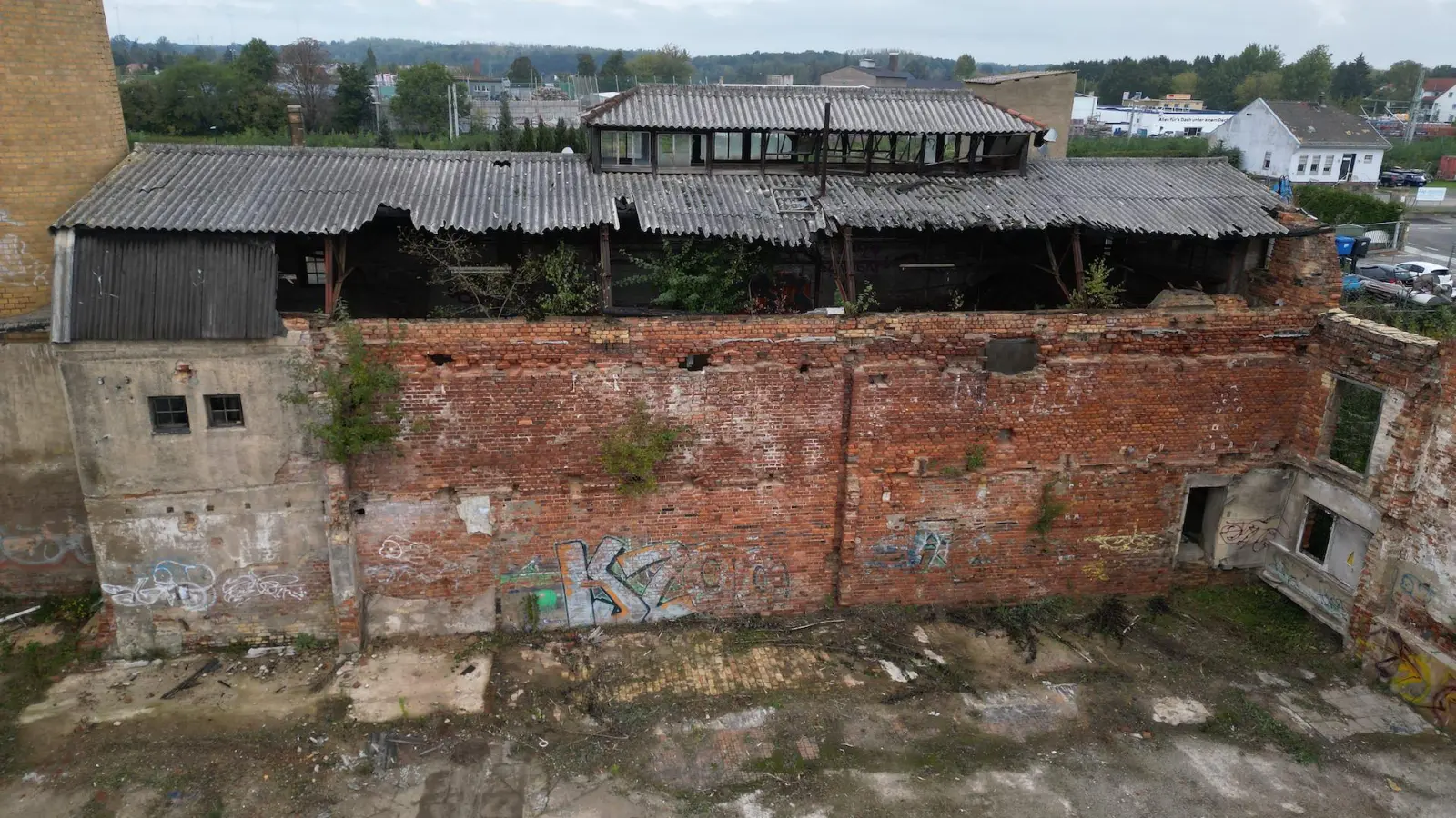 Das ehemalige Kesselhaus befindet sich auch in einem schlechten Zustand. (Foto: Daniel Große)