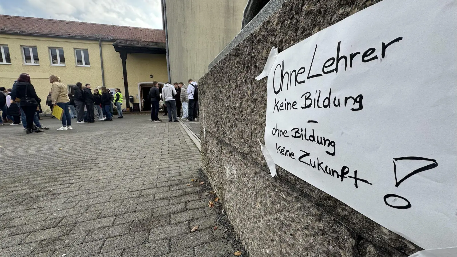 Rund 50 Teilnehmer gab es bei der Kundgebung. (Foto: Daniel Große)