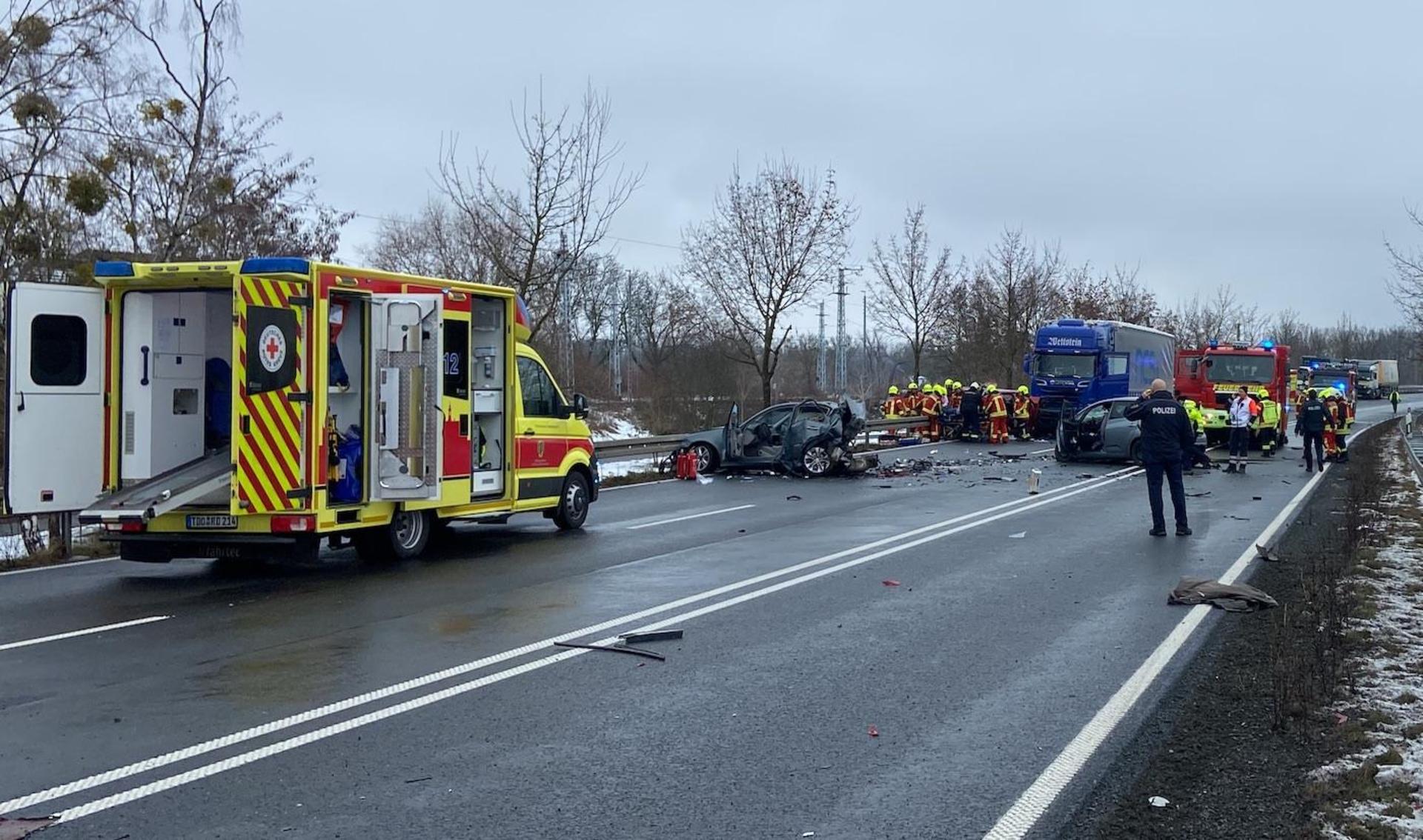 Schwerer Verkehrsunfall Auf Der B87 Mit Mehreren Toten Und Verletzten ...