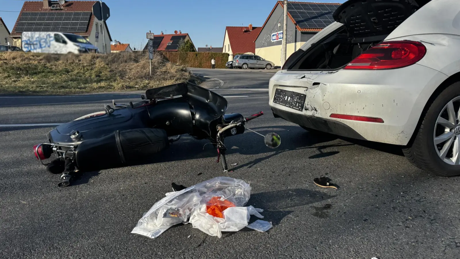 Bei dem Unfall wurde der Mopedfahrer schwer verletzt. (Foto: Daniel Große)