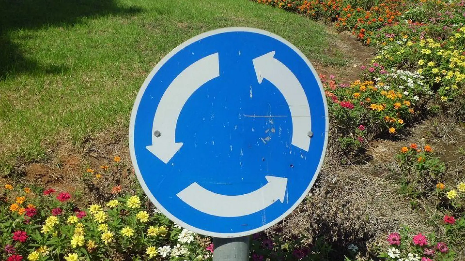 Verkehrszeichen Kreisverkehr (Symbolbild: Pixabay)