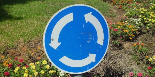 Verkehrszeichen Kreisverkehr (Symbolbild: Pixabay)