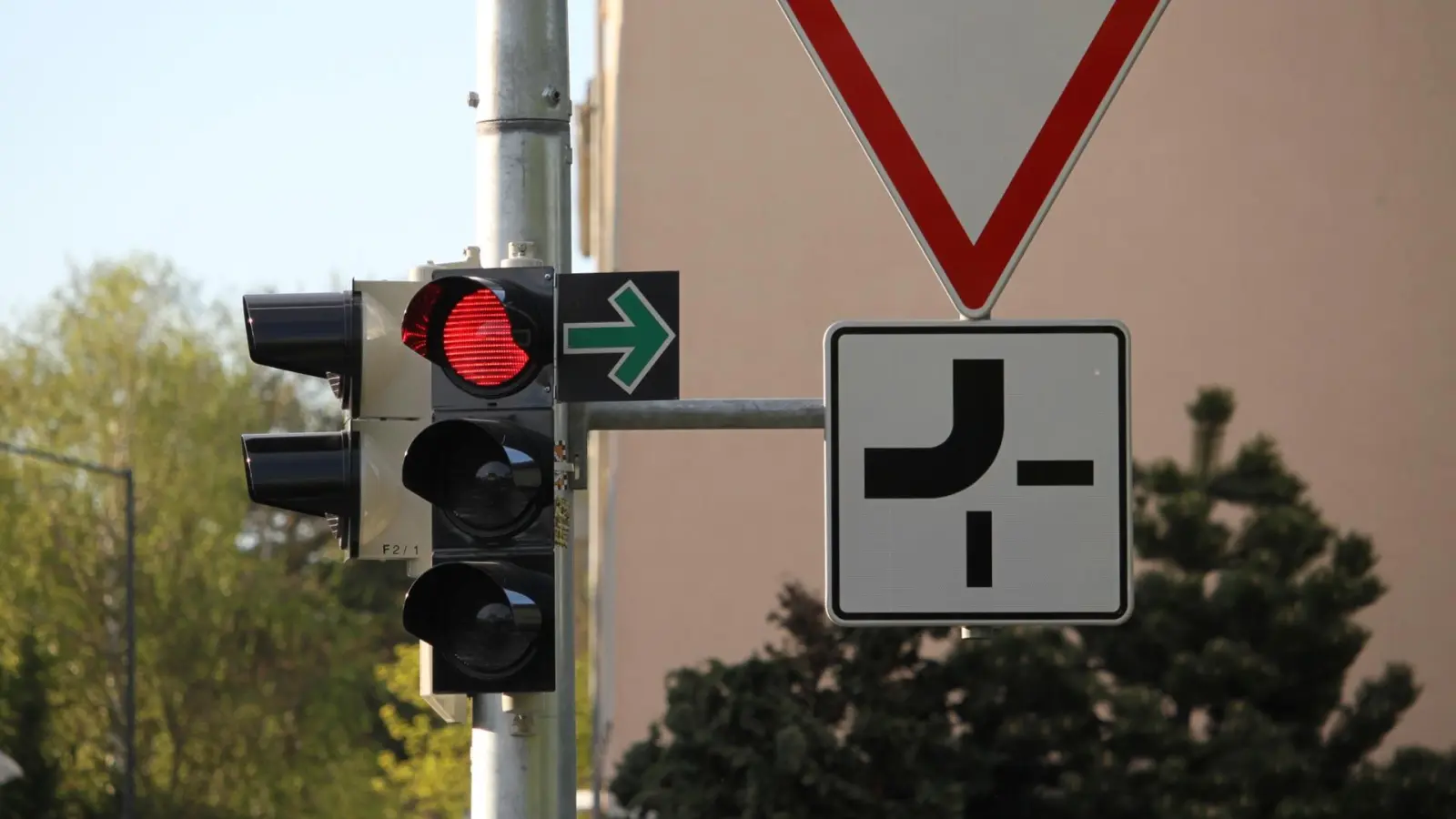 Ampelkreuzung: Der grüne Pfeil ist zurück (Foto: taucha-kompakt.de)