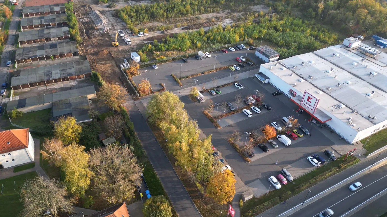 Aktuell wird an der Verbindungsstraße zwischen Kaufland und der Gneisenaustraße gearbeitet. (Foto: Daniel Große)