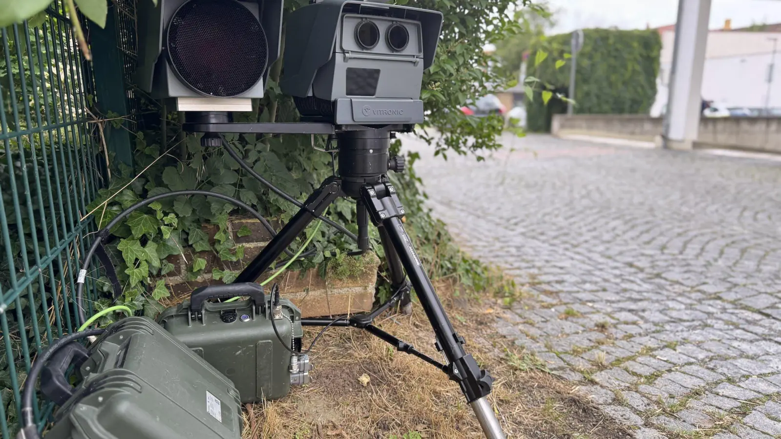 Der mobile Blitzer der Stadtverwaltung in der Brauhausstraße. (Foto: Daniel Große)