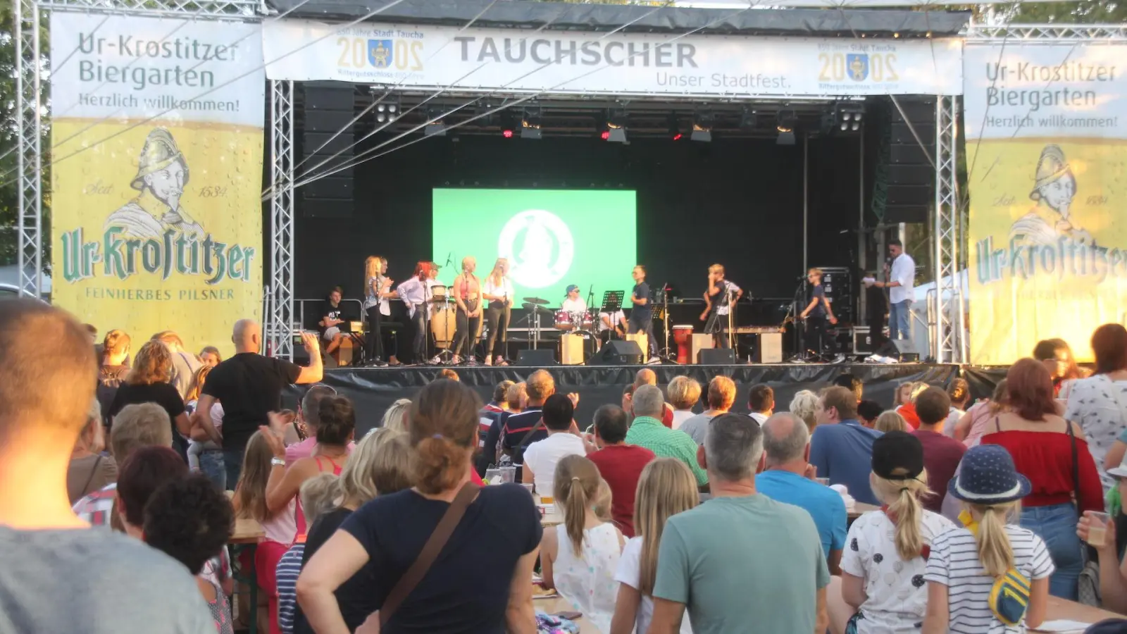 Die Hauptbühne des Tauchschers auf der Festwiese (Foto: Daniel Große)