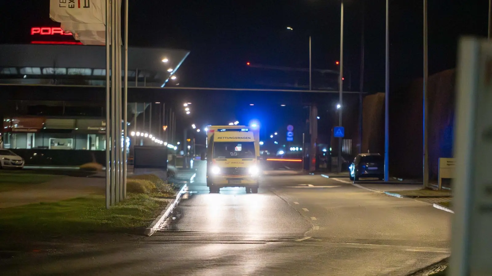 Reizgas wurde im Porsche-Werk versprüht - zahlreiche Rettungskräfte waren im Einsatz. (Foto: EHL-Media)